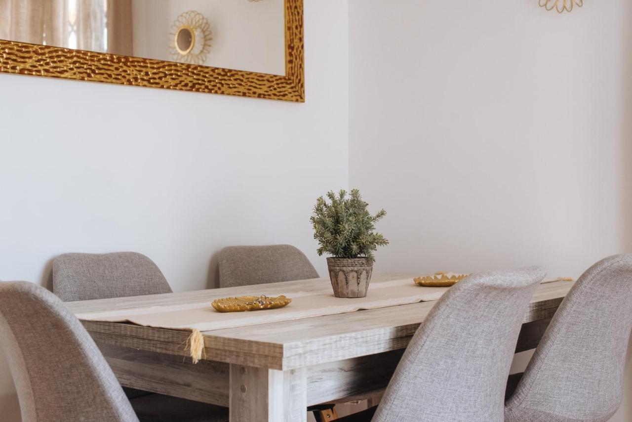 El Apartamento Del Reloj De Sol Siviglia Esterno foto